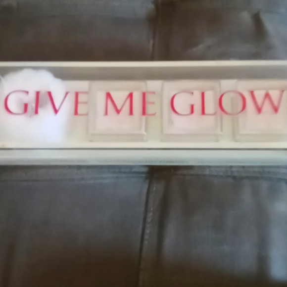 Victoria's Secret Give Me Glow luminous shimmering powder